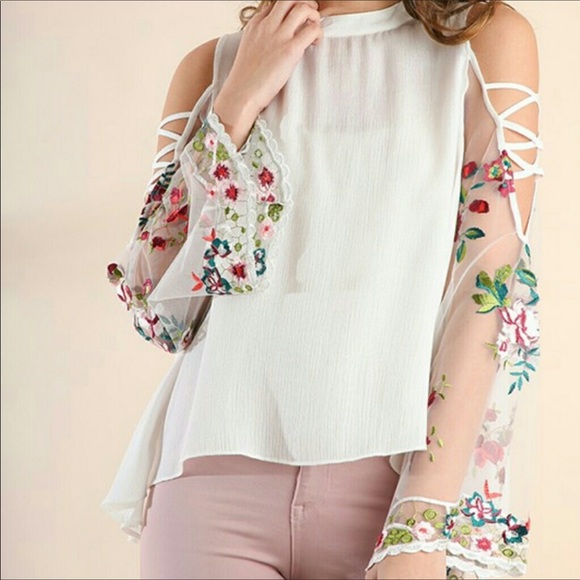 😻🎉❤️Floral Embroidery Angel Sleeve Top😍 Host Pick!😻5/2/22 - Picture 3 of 8